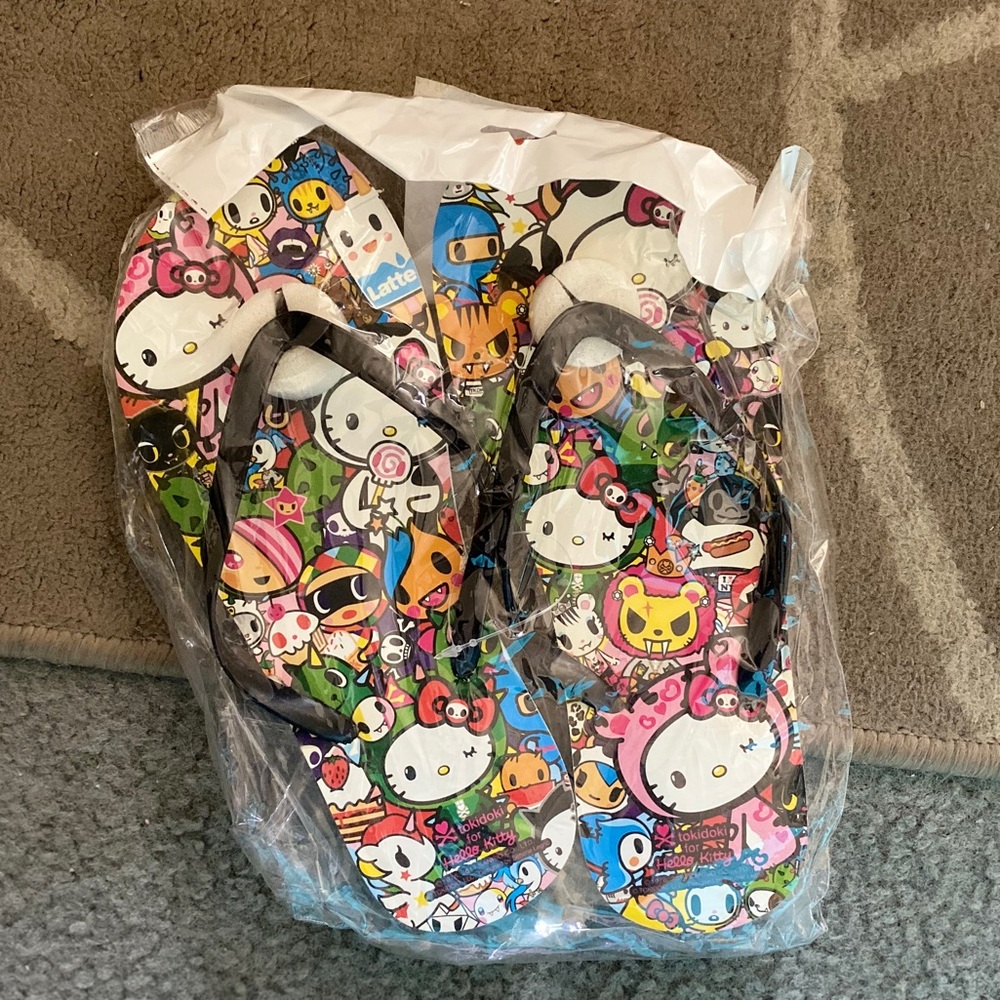 HELLO KITTY & FRIEND FLIP FLOPS